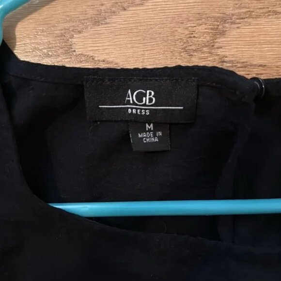 AGB Flutter sleeve dress medium - Picture 3 of 4